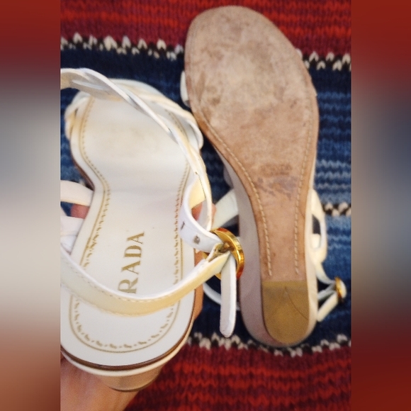 Prada patent t-strap sandals 10 - Picture 7 of 7